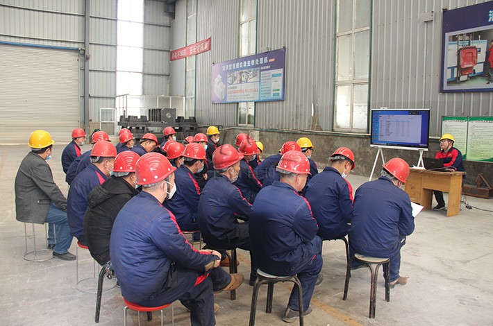 齐厂长发表重要讲话 齐厂长发表重要讲话