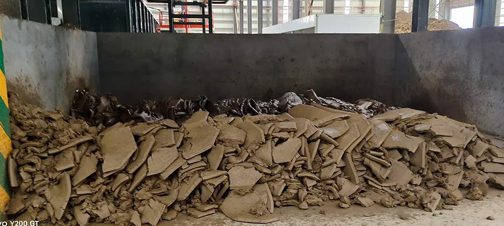 金莎9001zz以诚为本通沟污泥治理现场